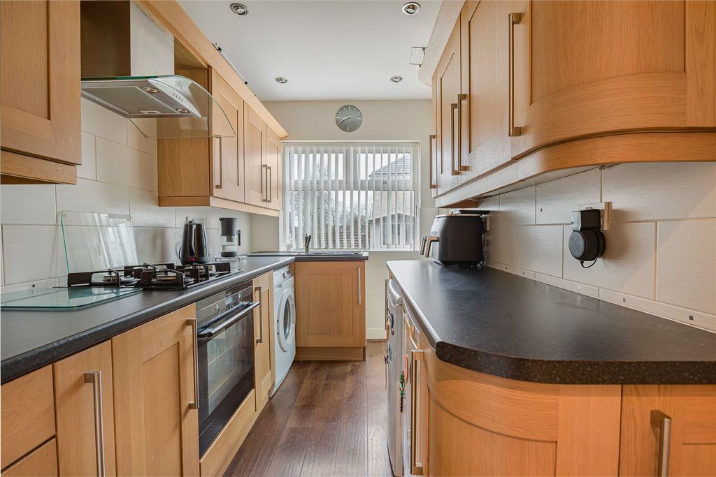 Property photo 3 of 19 Kitchen