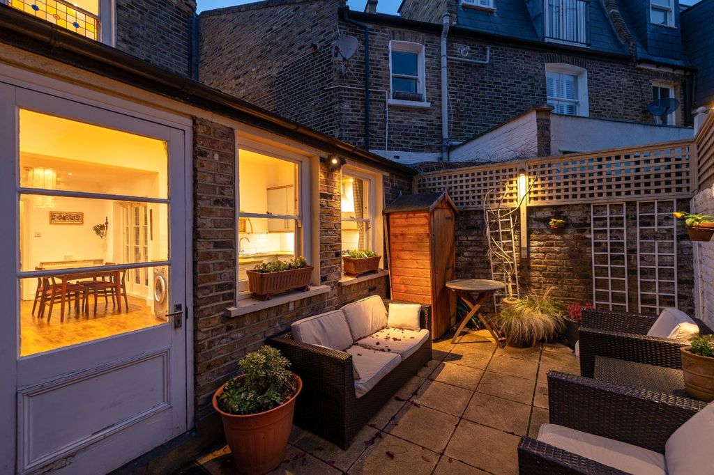 Property photo 1 of 11