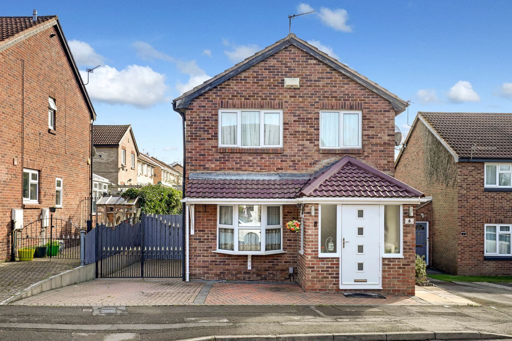 Property photo 1 of 18