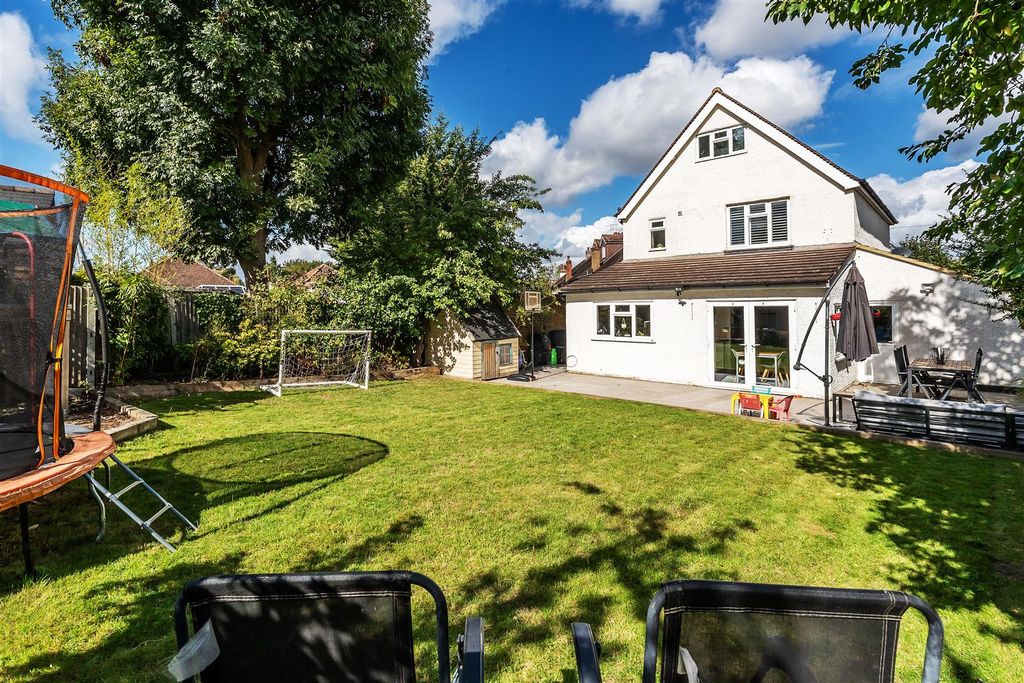Property photo 2 of 13 139-Cobham-Road-37.Jpg