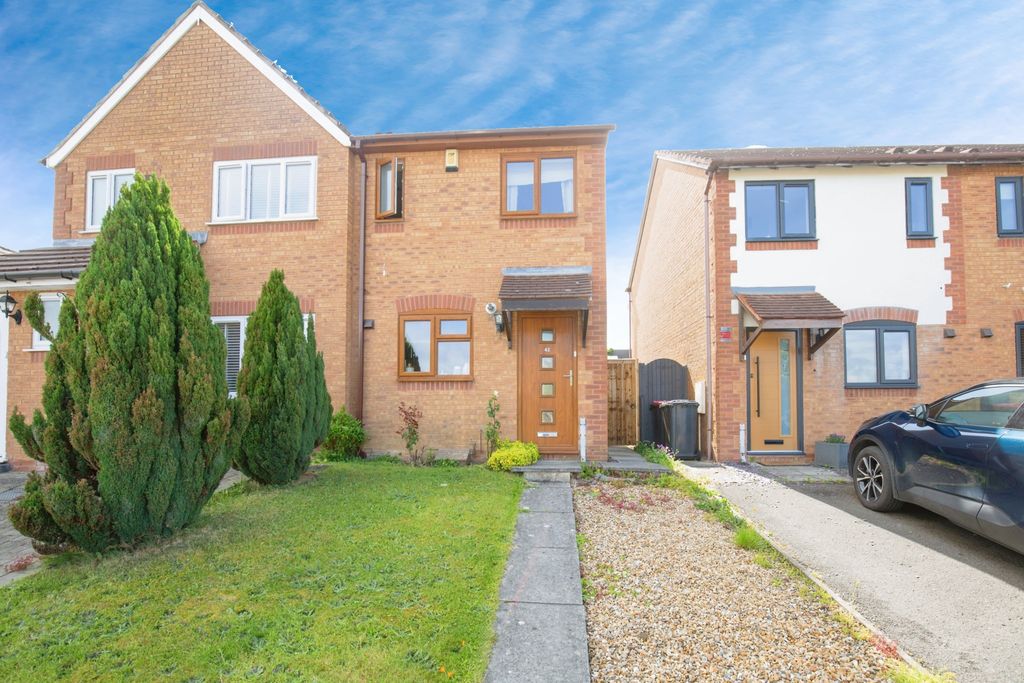 Property photo 1 of 12 536501c0-Mw-5940