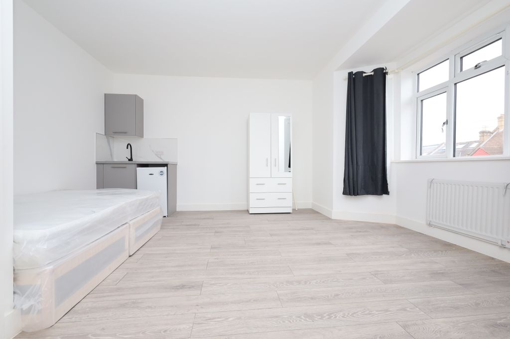 Property photo 1 of 2