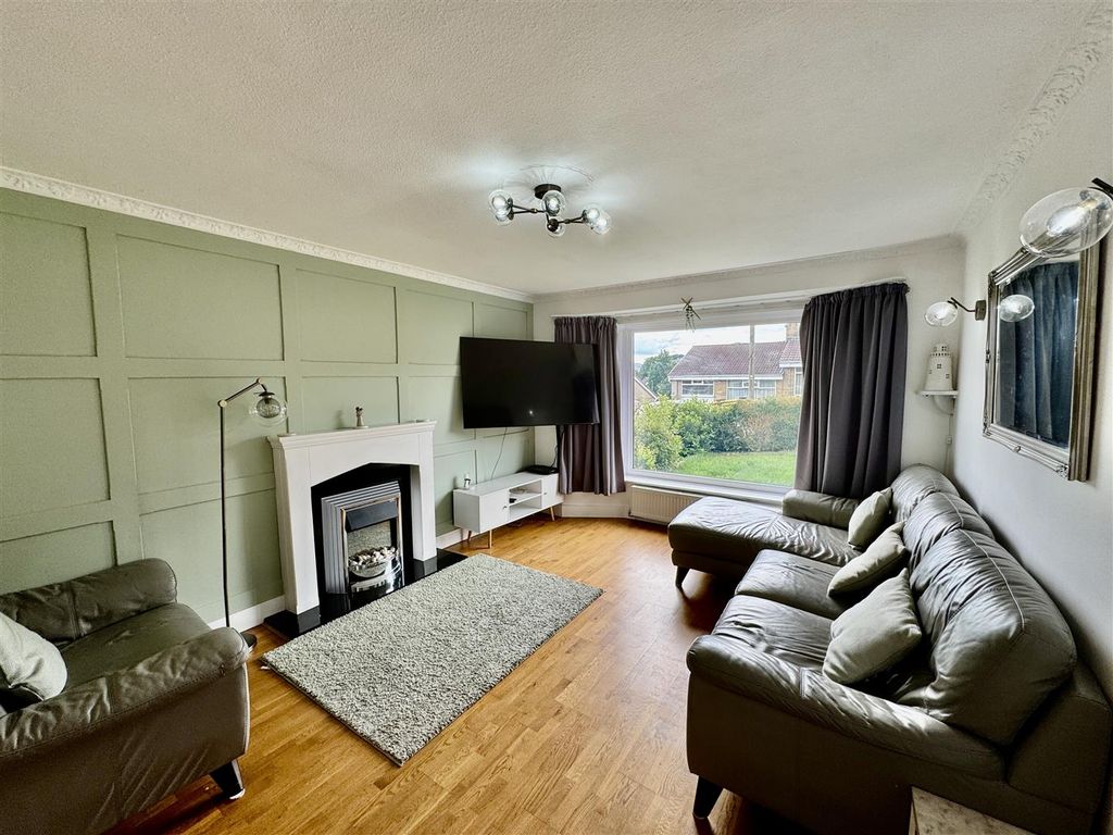 Property photo 3 of 18 Living Room