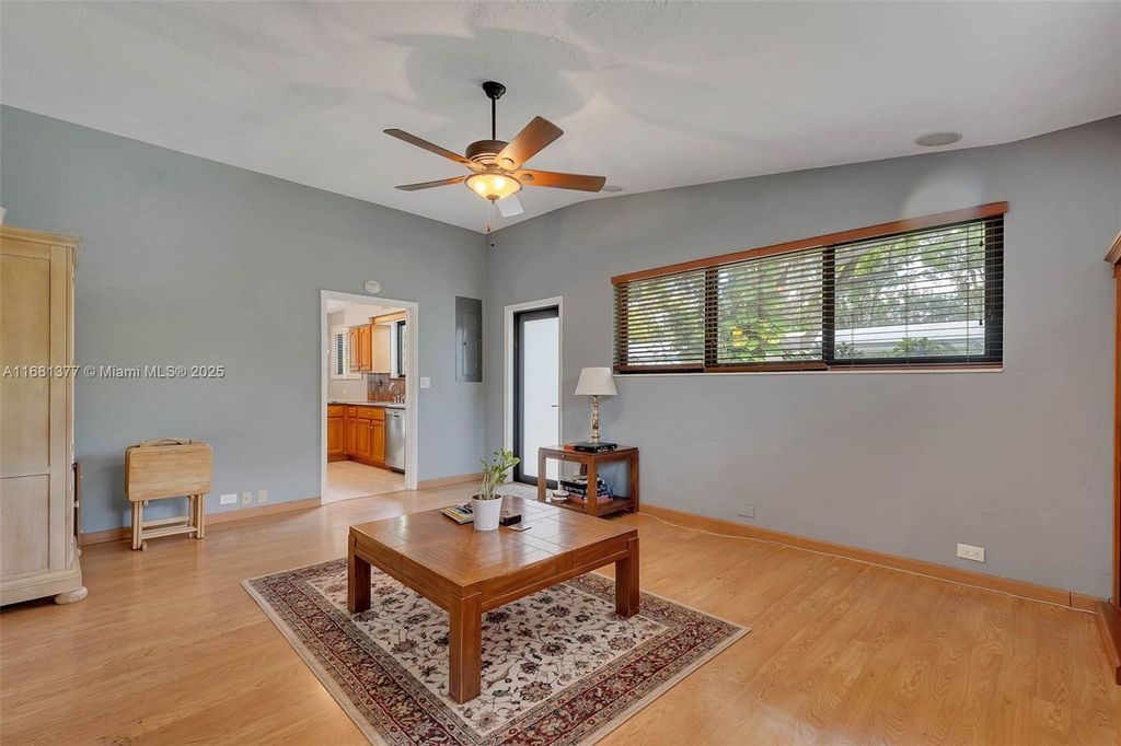 Property photo 3 of 7 <Alttext/>