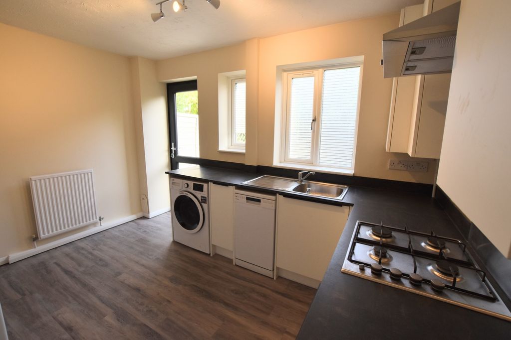 Property photo 3 of 10 4 Launde Kitchen New 2
