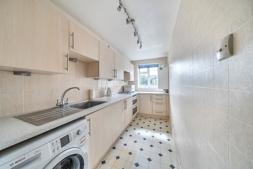 Property photo 3 of 11 1348485-15-68B99A...