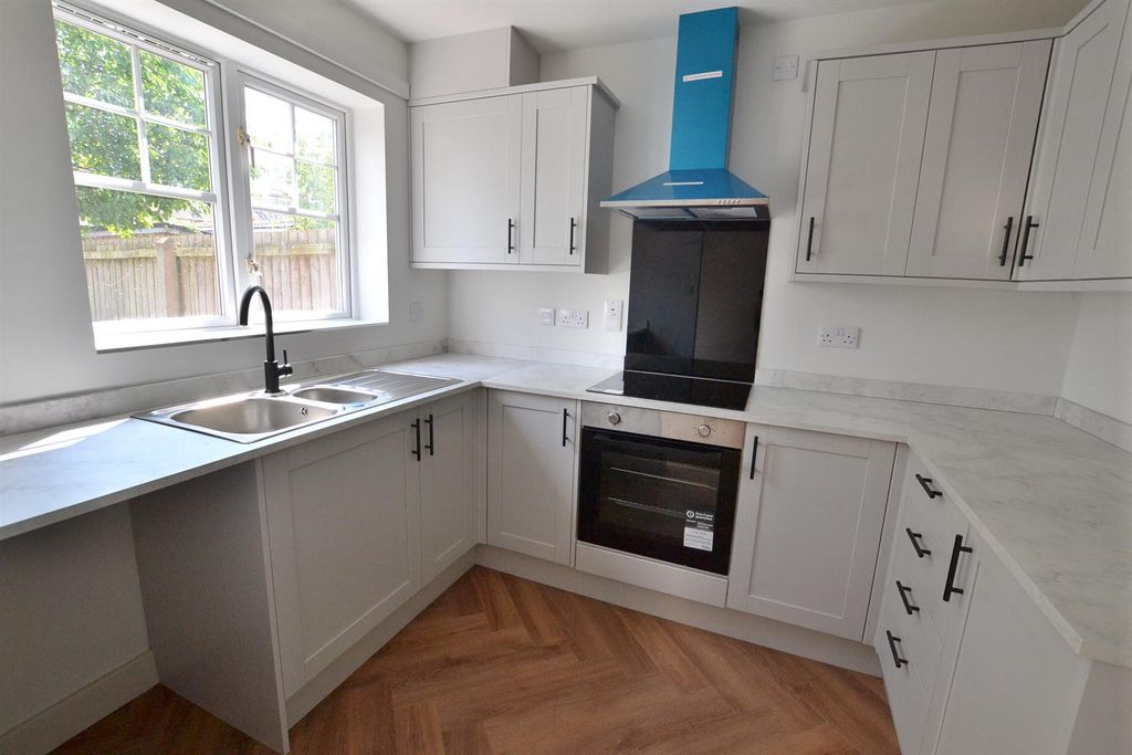 Property photo 2 of 19 Orchard Close (12).Jpg