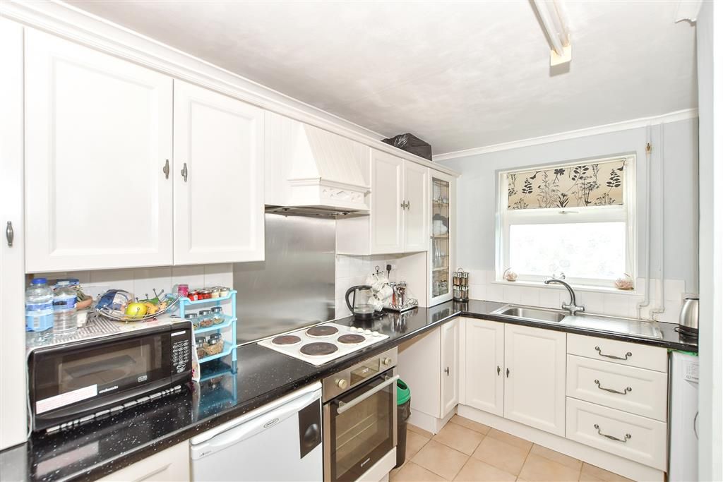 Property photo 2 of 7 Kitchen