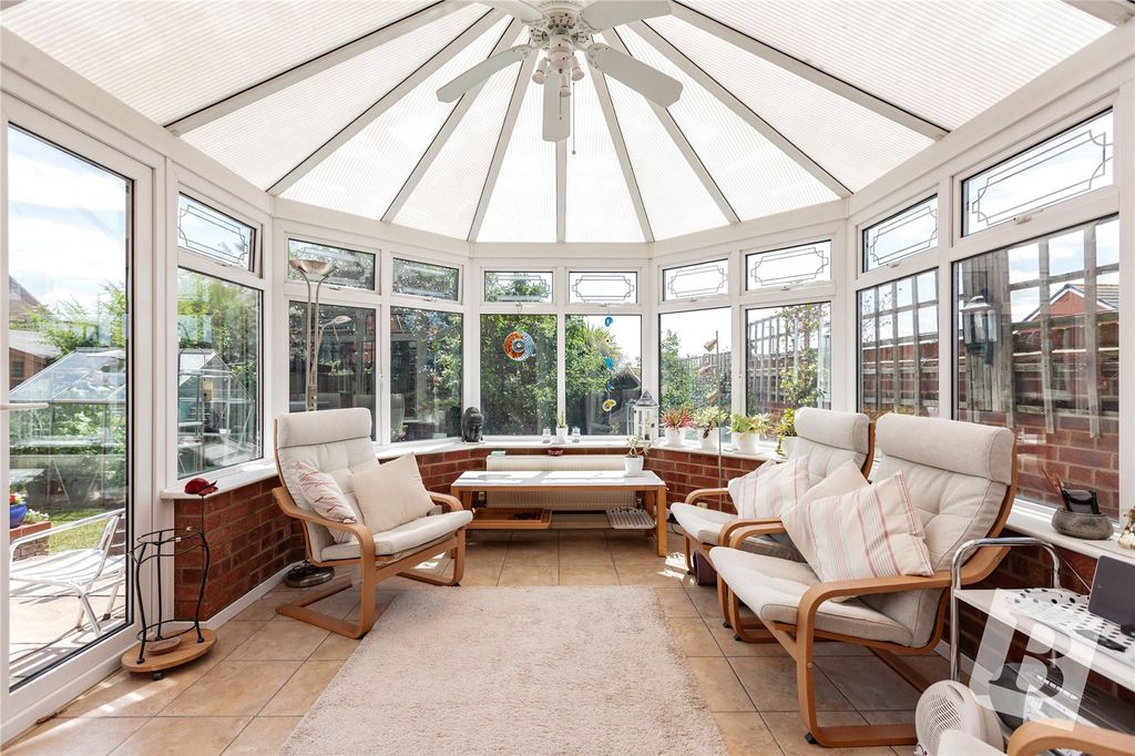 Property photo 3 of 25 Conservatory