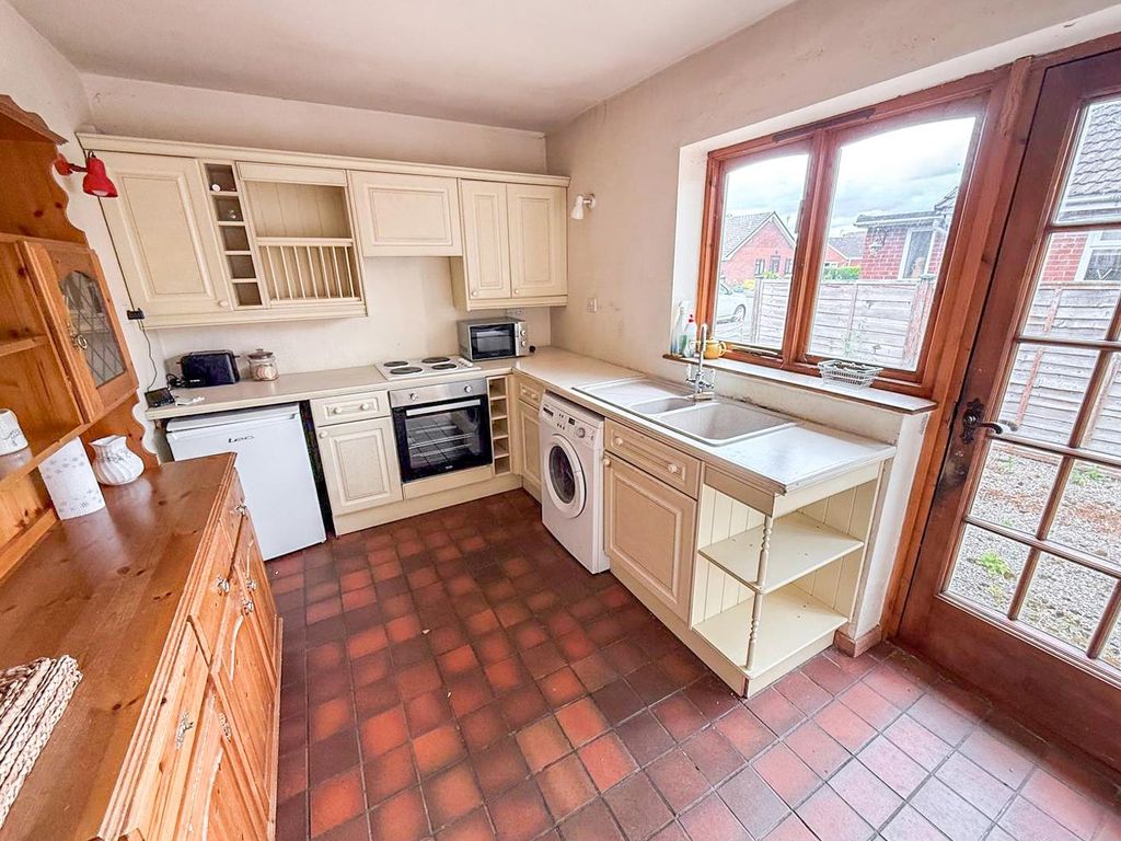 Property photo 3 of 13 Kitchen