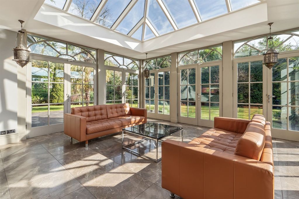 Property photo 2 of 22