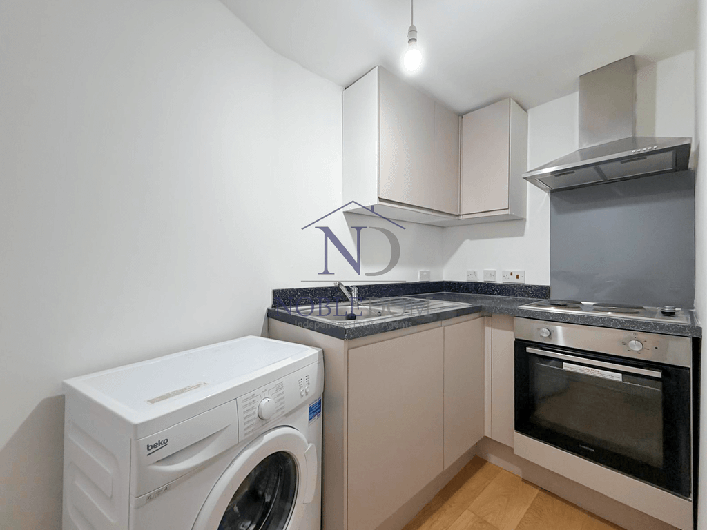 Property photo 1 of 4 Self-Contained Studio Flat In Hounslow