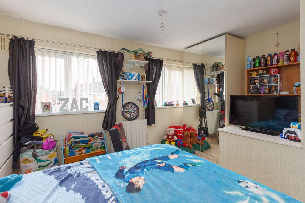 Property photo 3 of 15 4 Silsden Avenue-3