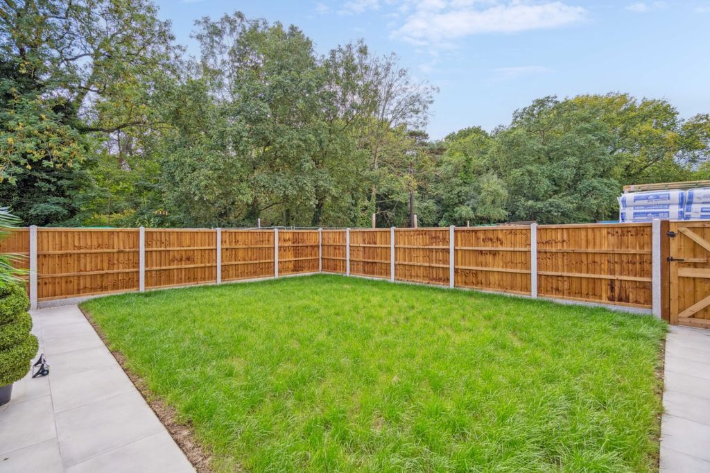 Property photo 2 of 13 Garden