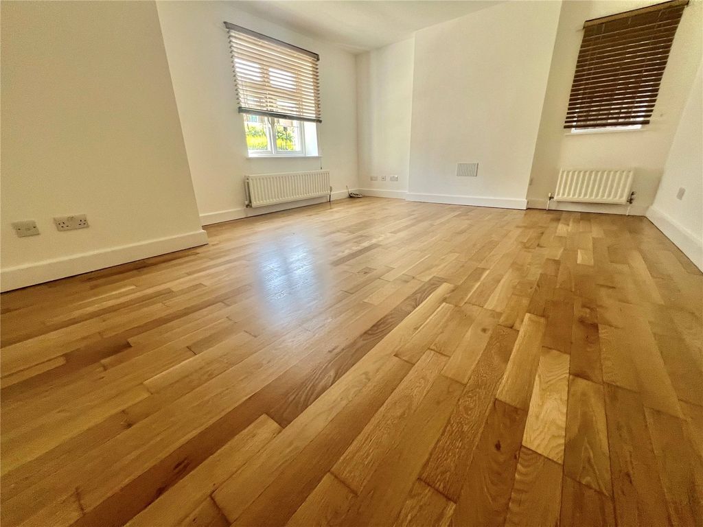 Property photo 3 of 11 Picture No. 14
