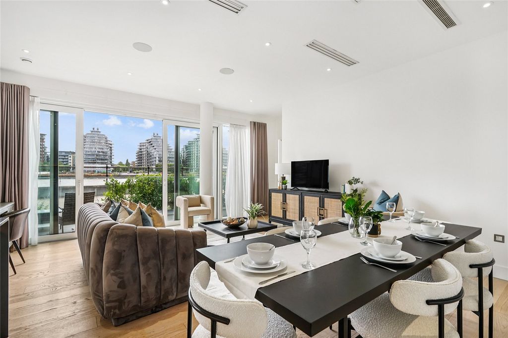 Property photo 2 of 21 Dining Area