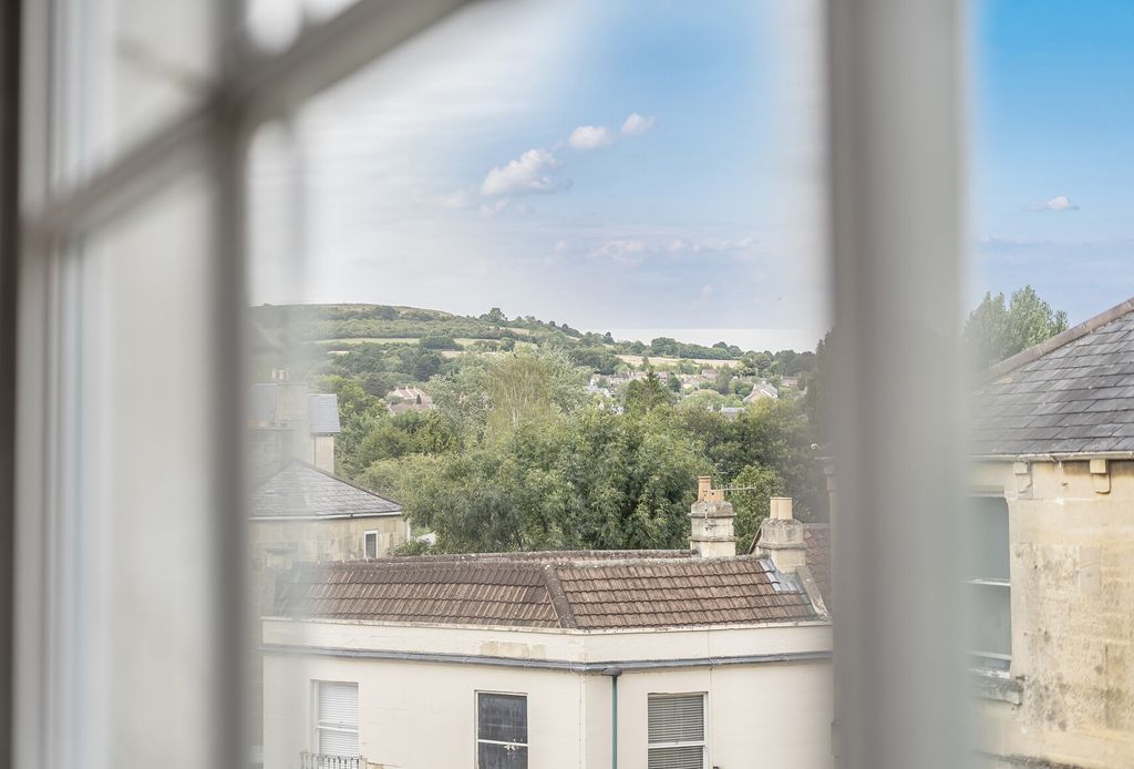 Property photo 1 of 11 1333971-4-689394B...