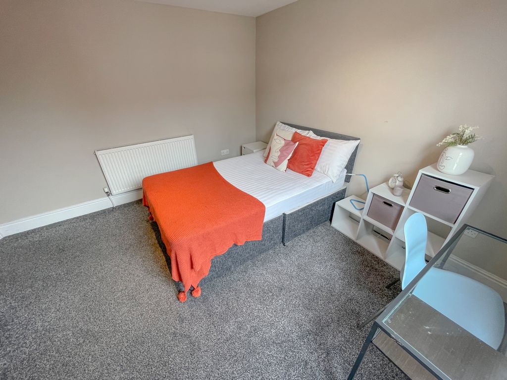 Property photo 3 of 11 128 Cranborne(8)
