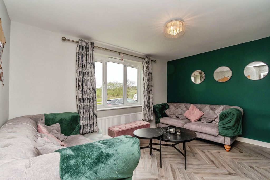 Property photo 2 of 17 Living Room