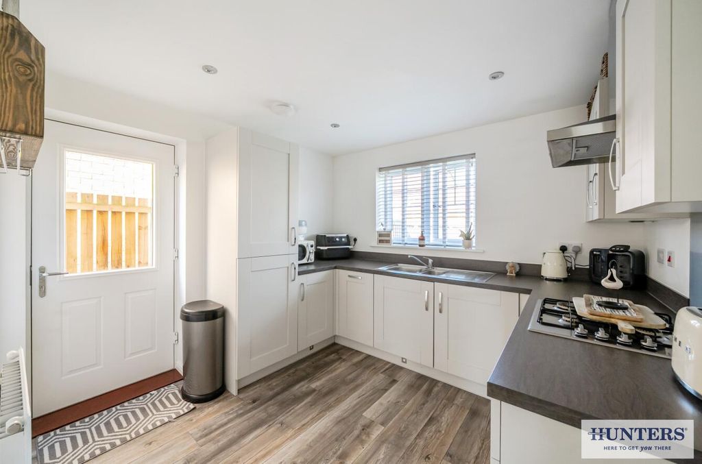 Property photo 3 of 22 70A87dcc-A8Cb-4Dd3-8A66-F605A54E8B67.Jpg