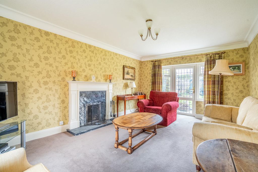 Property photo 3 of 23 Living Room