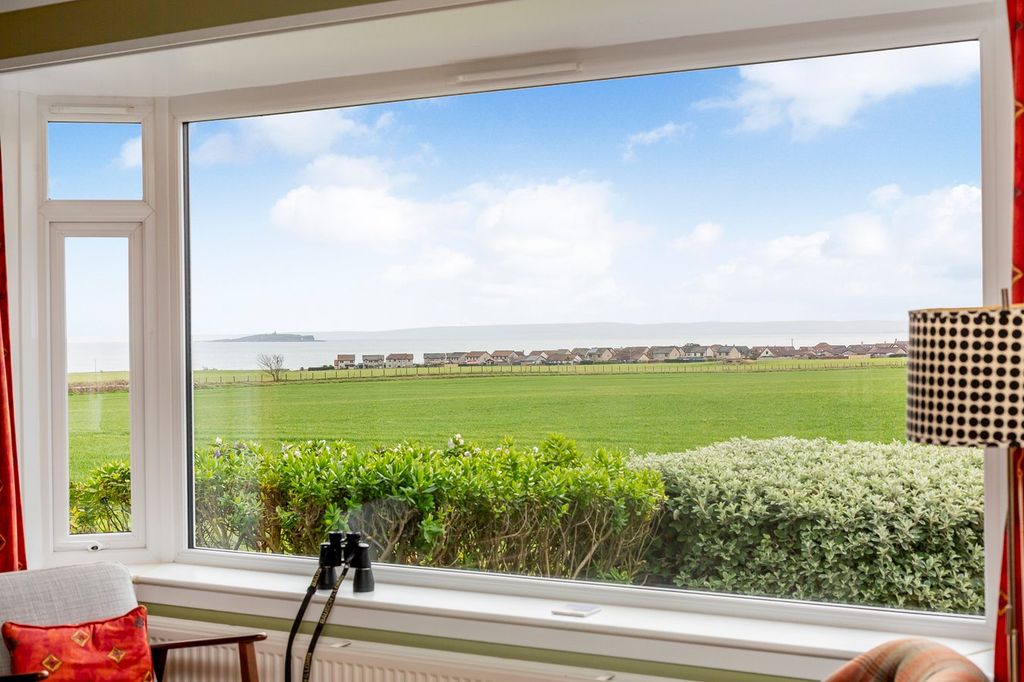 Property photo 2 of 27