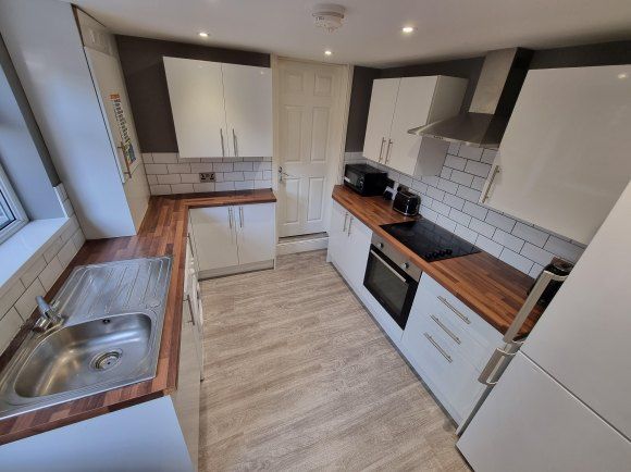 Property photo 2 of 7 Kitchen(1).Jpg