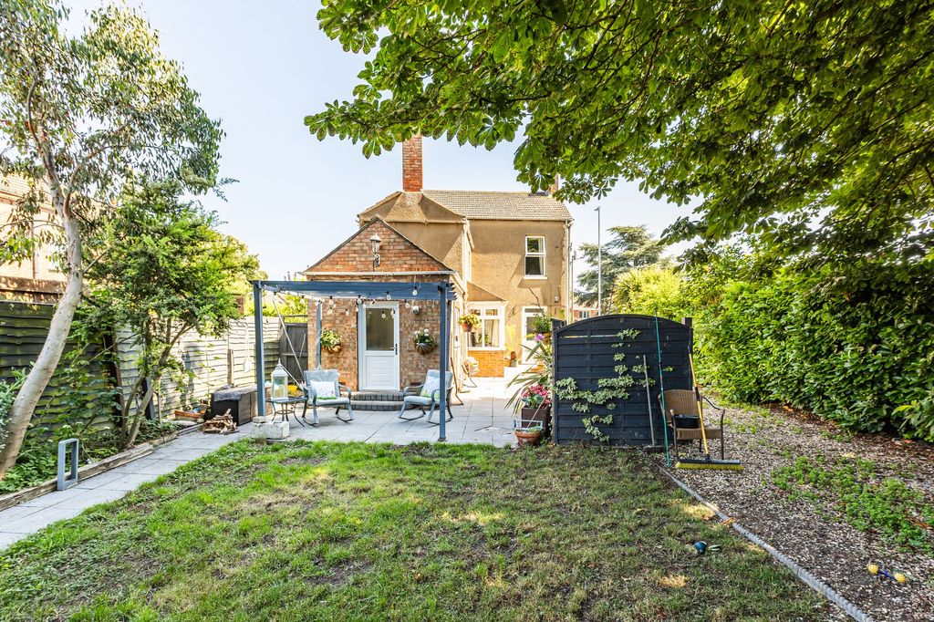 Property photo 2 of 18