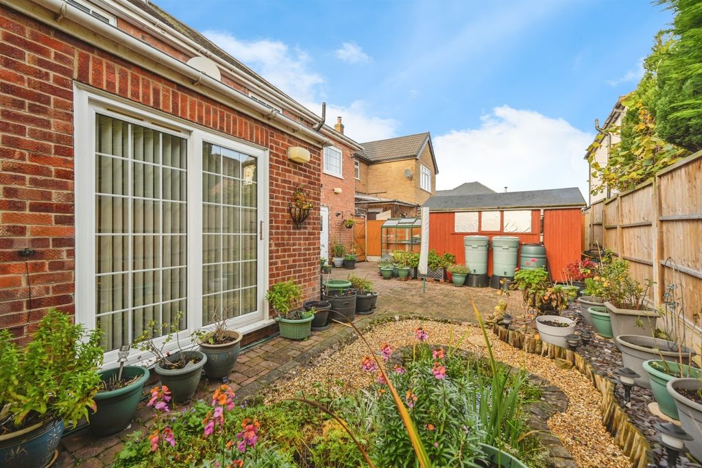 Property photo 2 of 17