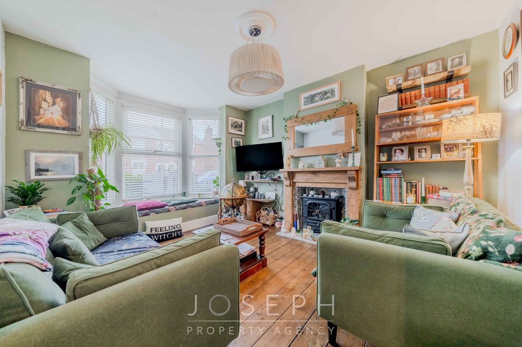 Property photo 2 of 17