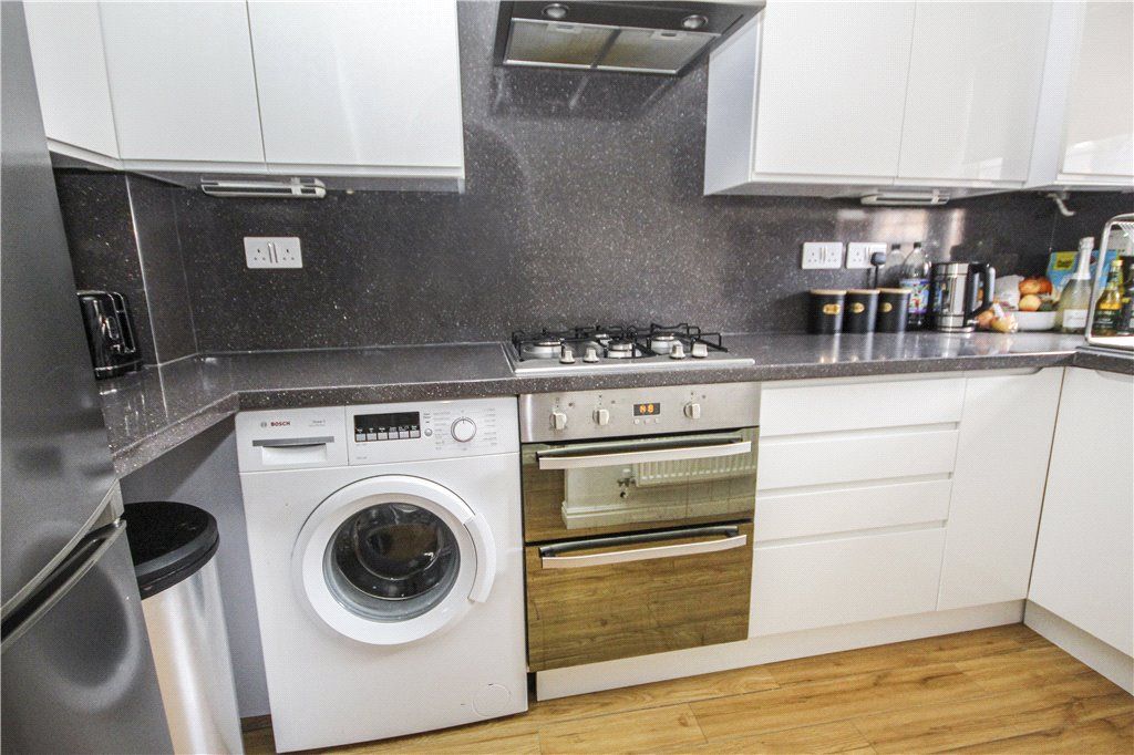 Property photo 3 of 11 Kitchen