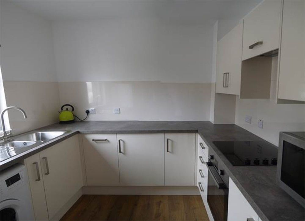 Property photo 3 of 6 Kitchen