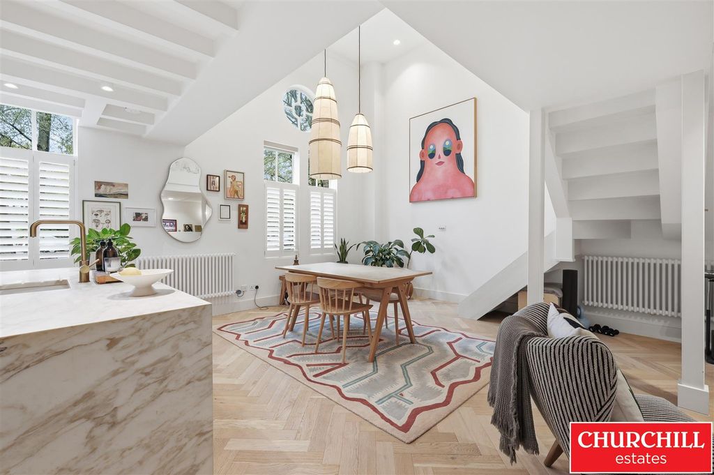 Property photo 2 of 34