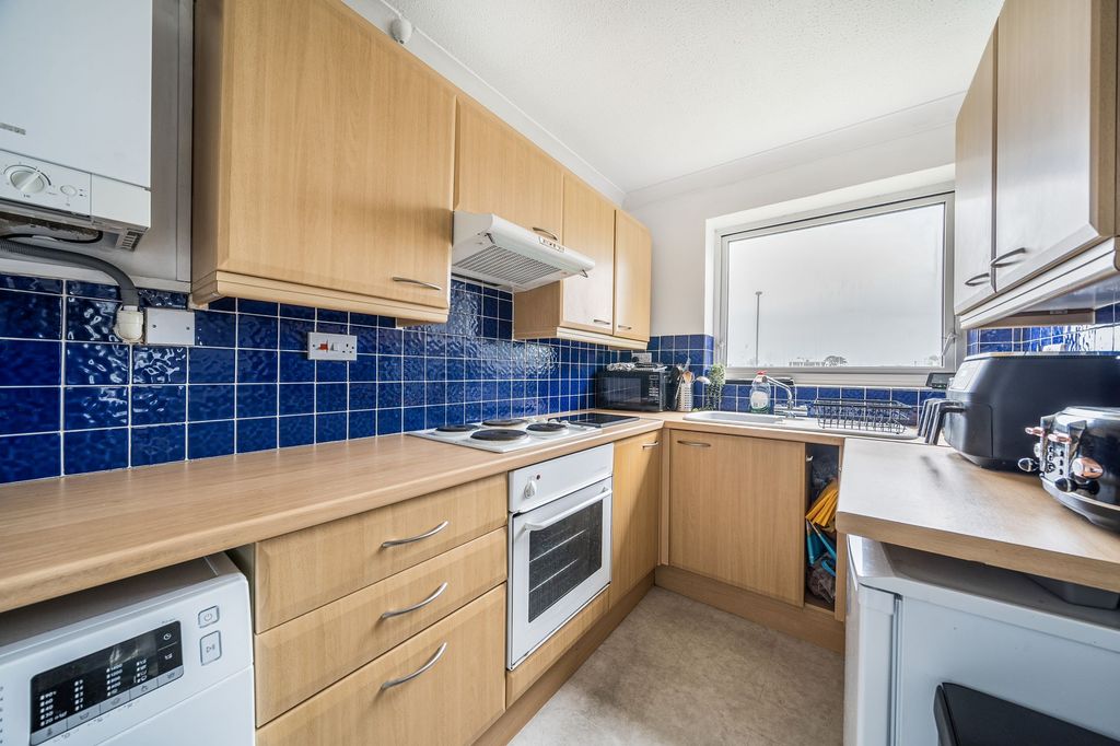 Property photo 2 of 11 Kitchen