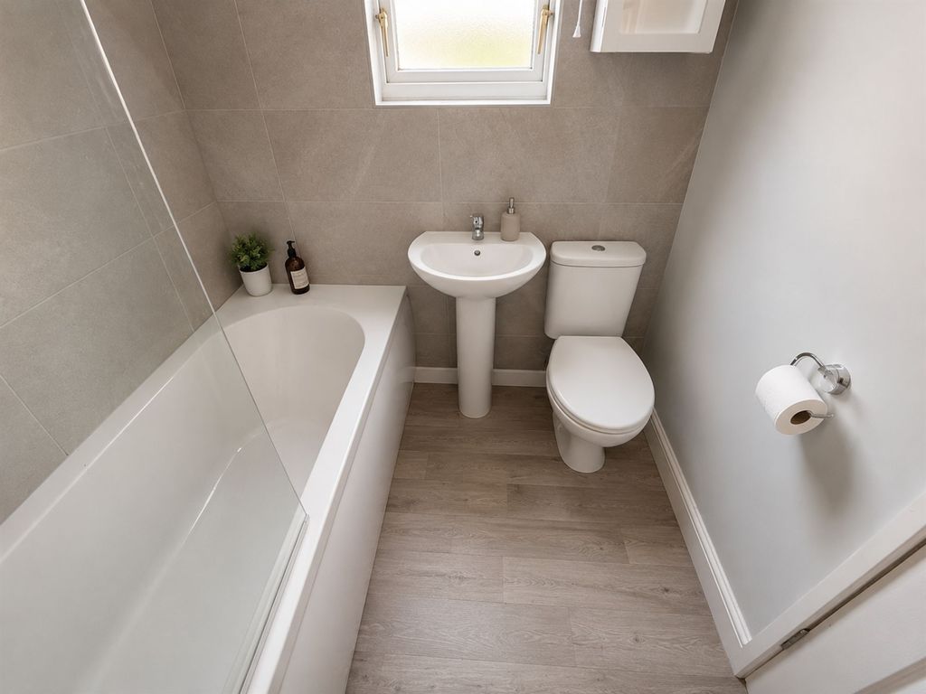 Property photo 2 of 7 Upstairs Communal Bathroom