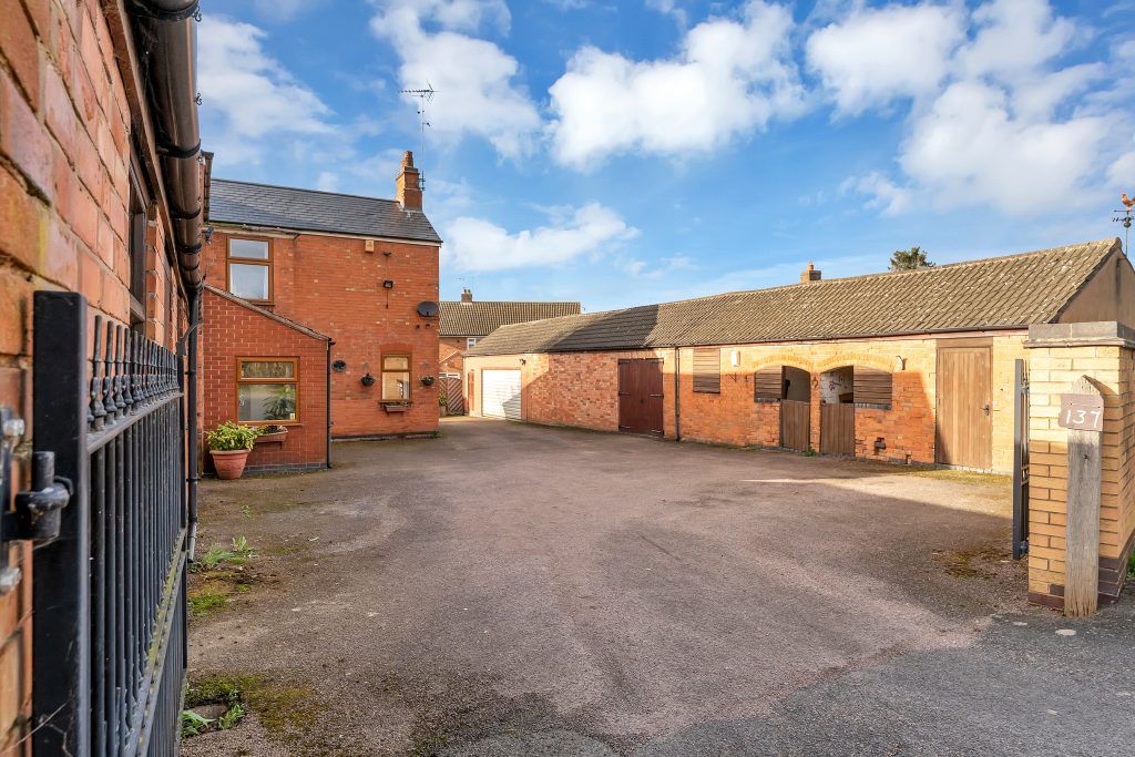 Property photo 3 of 36