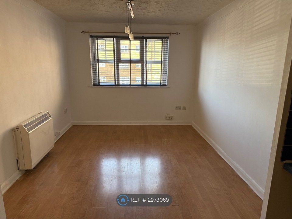 Property photo 2 of 21 Living Room