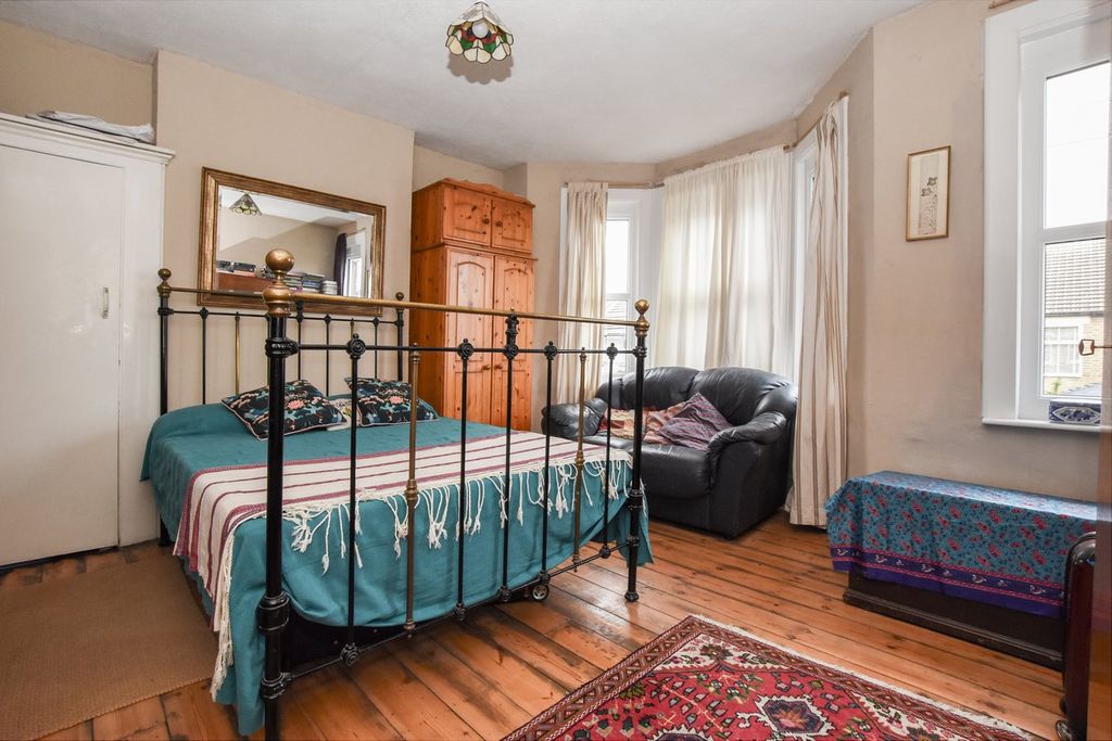 Property photo 3 of 25