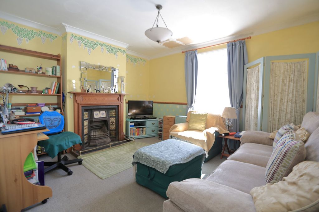 Property photo 3 of 18