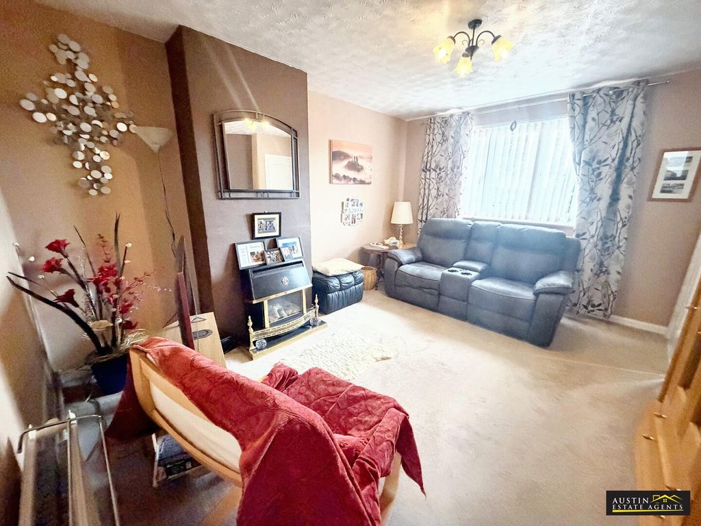 Property photo 2 of 11 Lounge