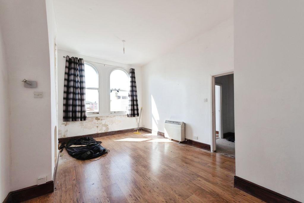 Property photo 3 of 13 Pbox-Img.Jpg