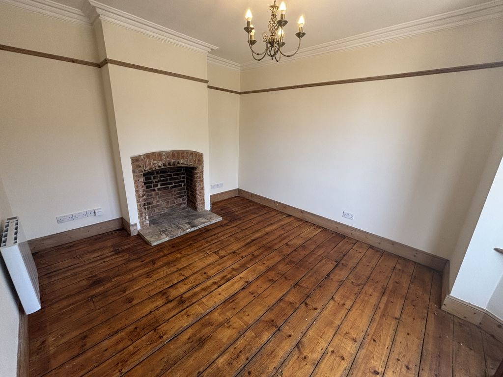 Property photo 2 of 27 Living Room