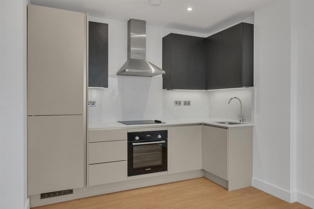 Property photo 2 of 9 Flat 508 -4.Jpg