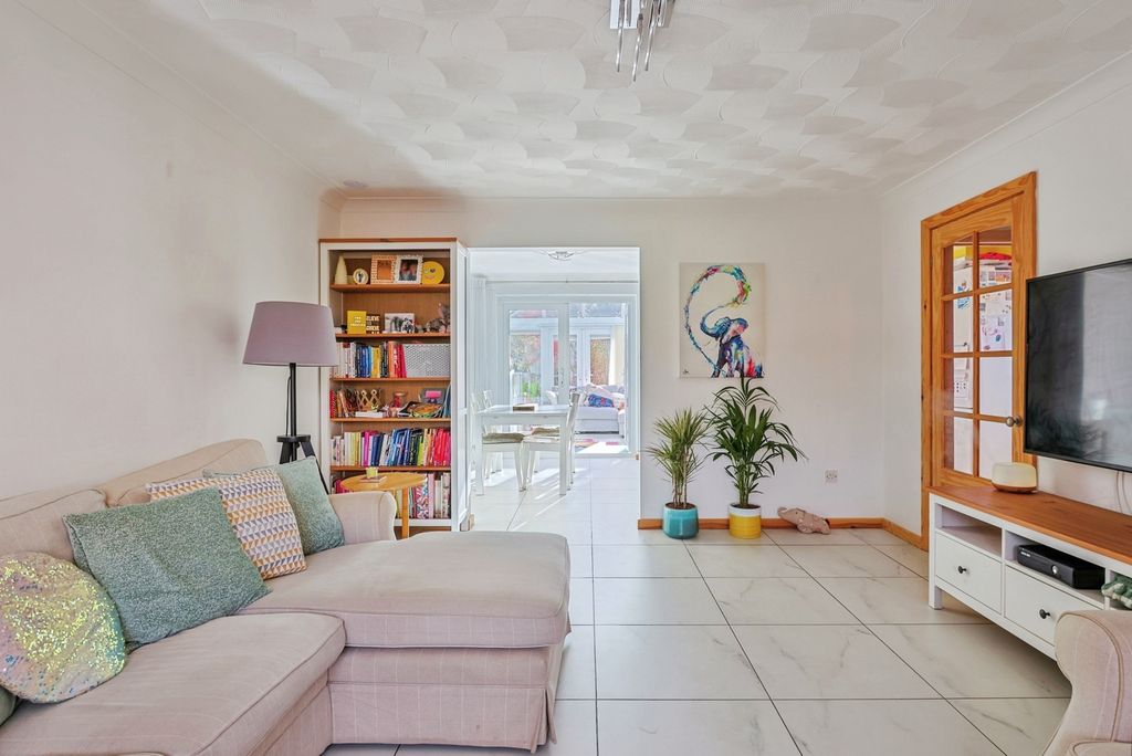 Property photo 2 of 20 Lounge