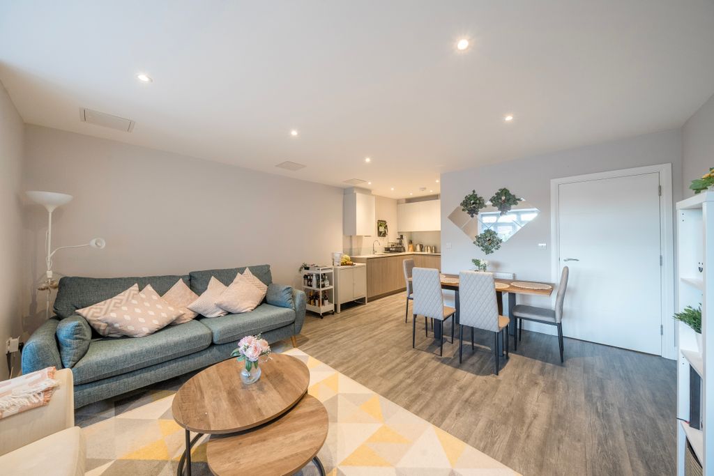 Property photo 2 of 21