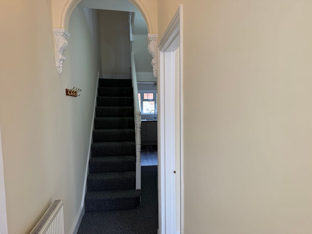 Property photo 2 of 10 Hallway