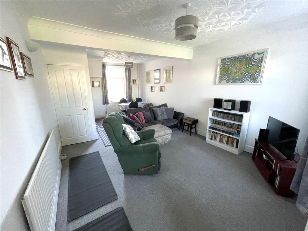 Property photo 2 of 27