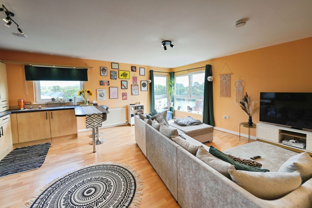 Property photo 3 of 13