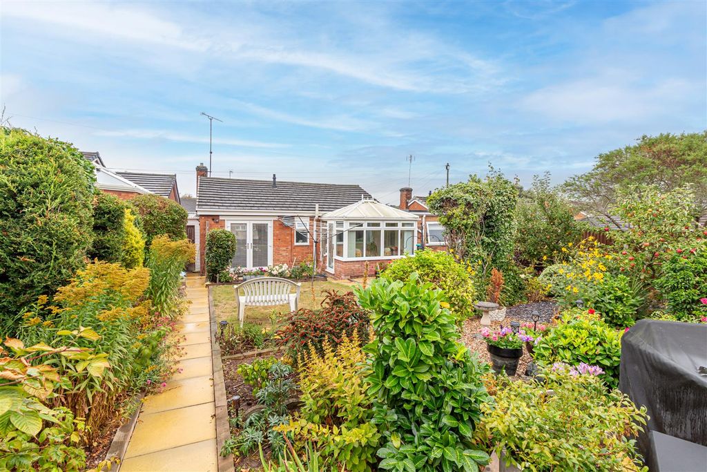 Property photo 2 of 18 Garden-5.Jpg