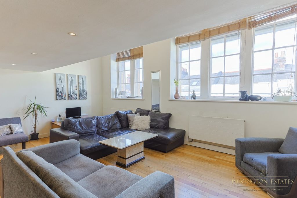 Property photo 2 of 13 4580984